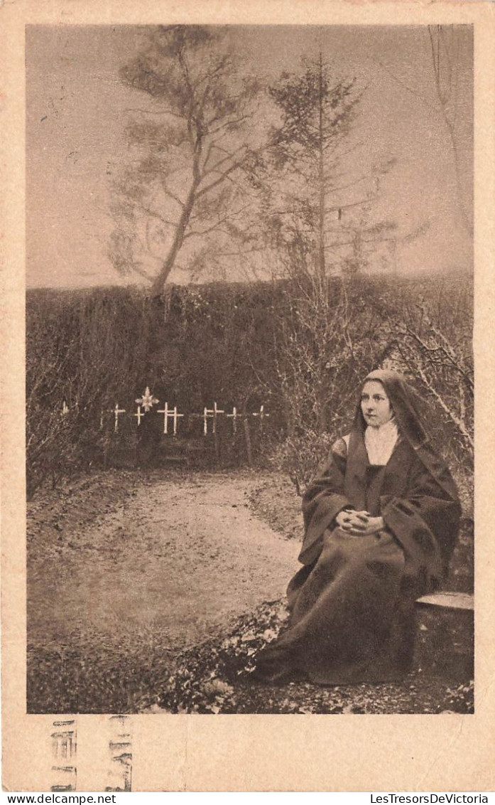 RELIGIONS ET CROYANCES - St Thérèse De L'Enfant Jésus Dans Le Jardin Du Carme - Carte Postale Ancienne - Saints