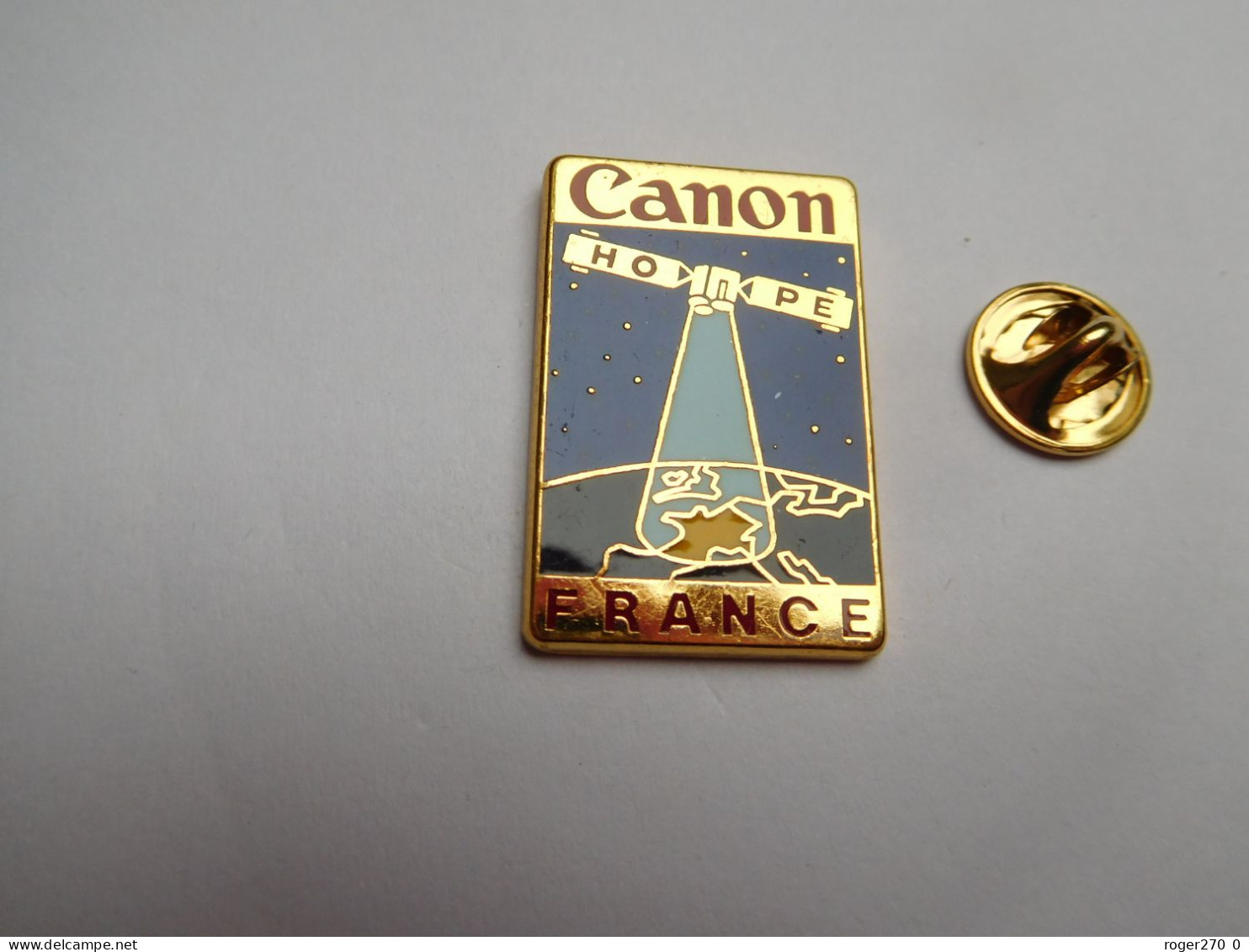 Superbe Pin's En Zamac , Informatique , Canon HOPE France , Espace , Satellite , Signé Drago - Informática