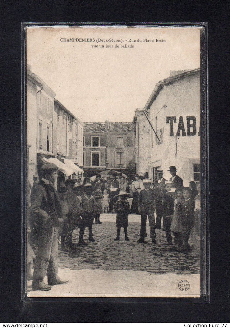 (19/02/24) 79-CPA CHAMPDENIERS - RUE DU PLAT D'ETAIN - VUE UN JOUR DE BALLADE - Champdeniers Saint Denis