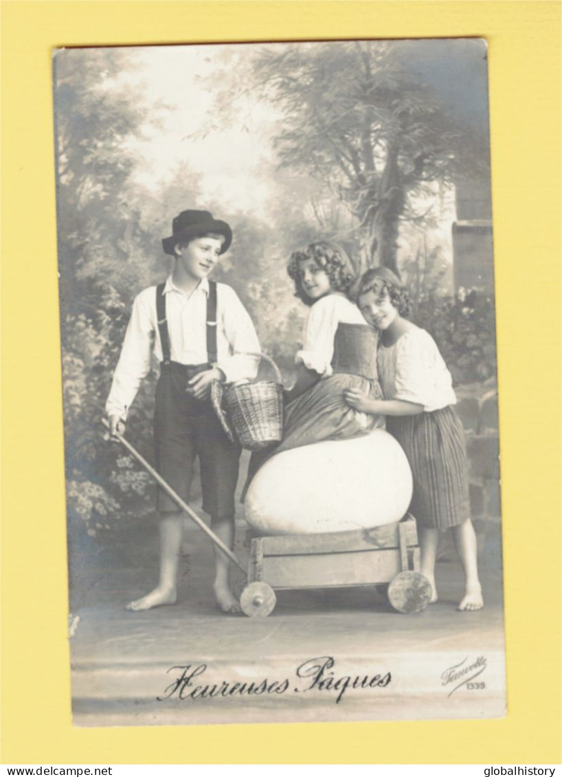 XB1188  JEUNE FILLE, ENFANT, GIRL FAMOUS MODEL  GRETE REINWALD & SISTER HANNI BIG EASTER EGG ON CART - Ritratti