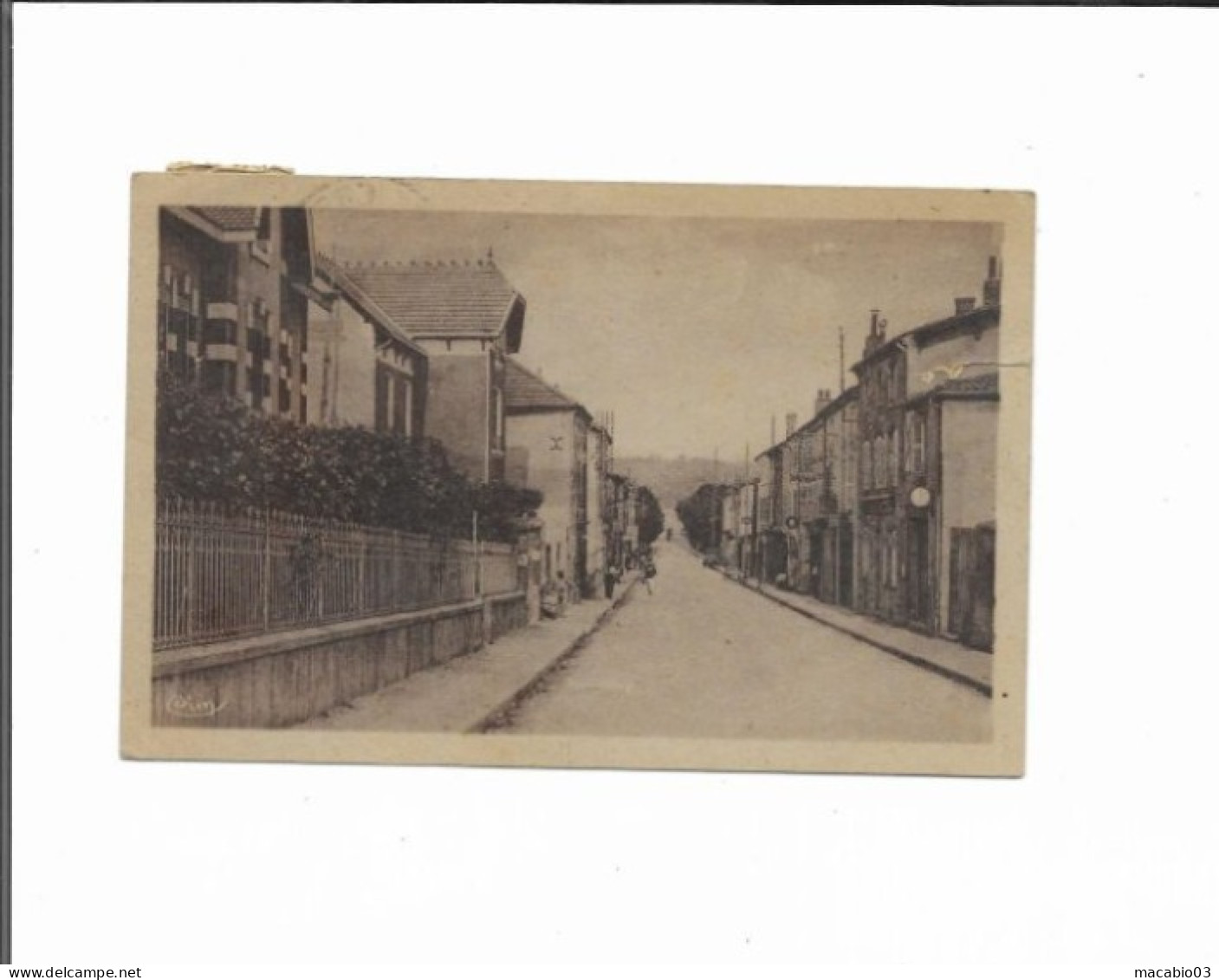 63  Puy De Dôme  :  Courpière L'avenue De La Gare   10245 - Courpiere