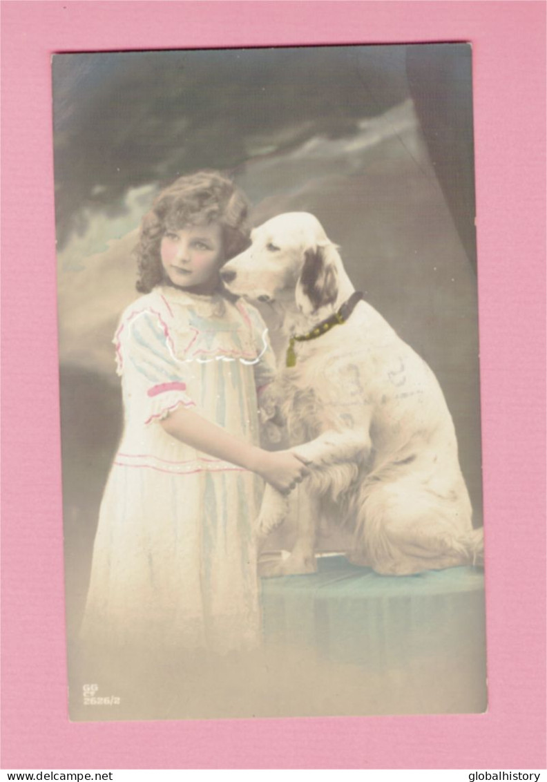 XB1191 JEUNE FILLE, ENFANT, GIRL FAMOUS MODEL KATHERINE ASHTON POSING WITH HER BIG DOG - Ritratti