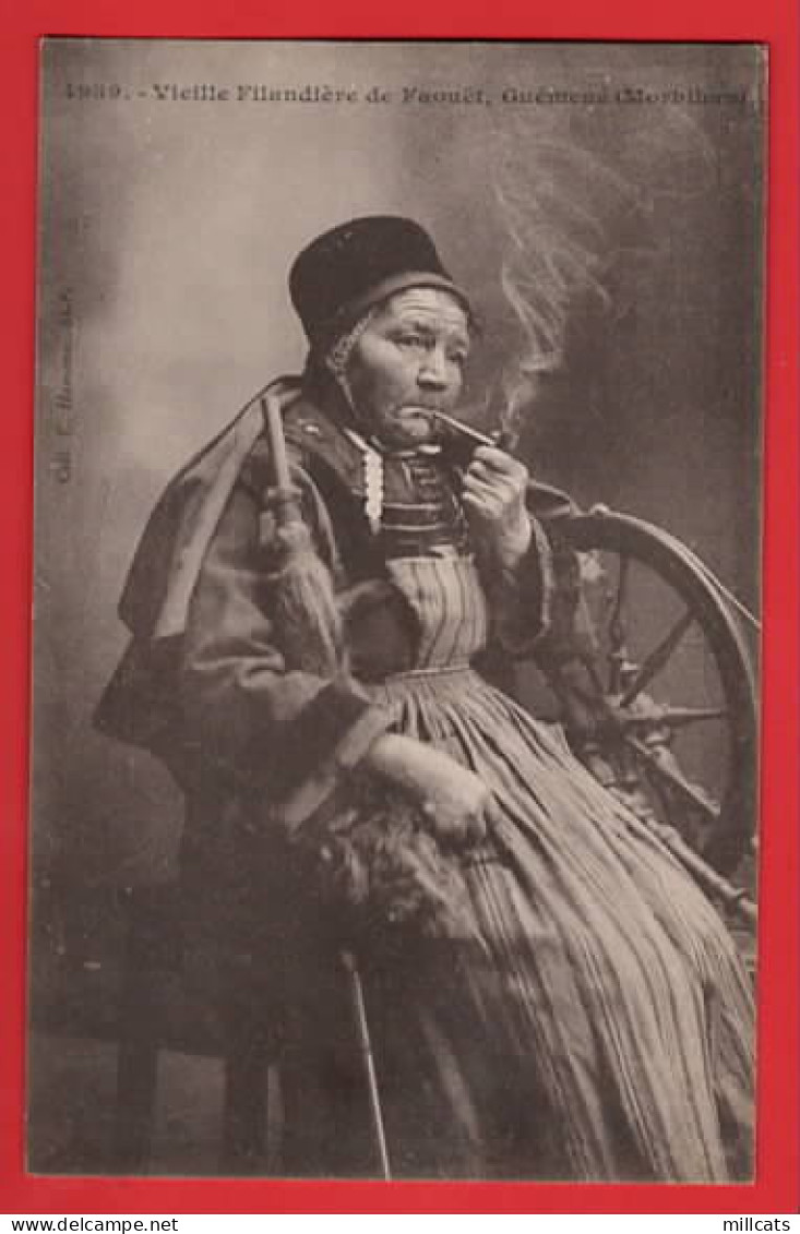 FRANCE  56   FAOUET  VIELLE FILANDIERE  GUEMENE     WOMAN SMOKING PIPE  SPINNING WHEEL - Faouët
