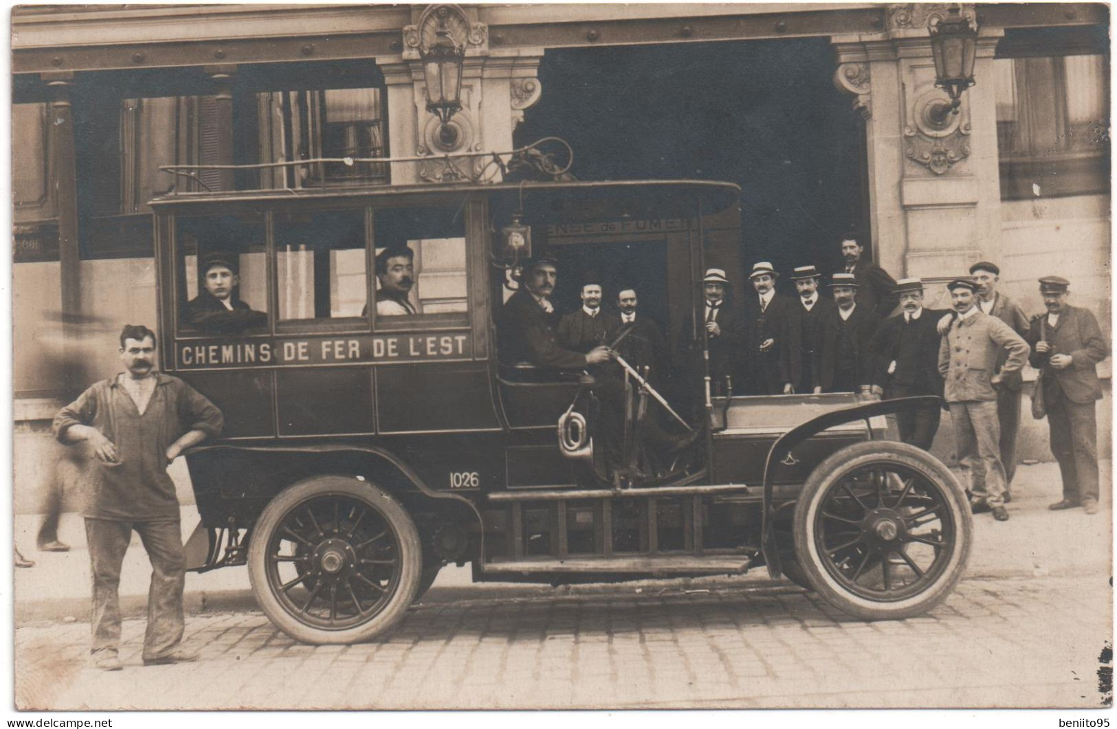 CARTE-PHOTO De PARIS - AUTOBUS Des Chemins De Fer De L'EST ( Beau Plan!!). - Trasporto Pubblico Stradale