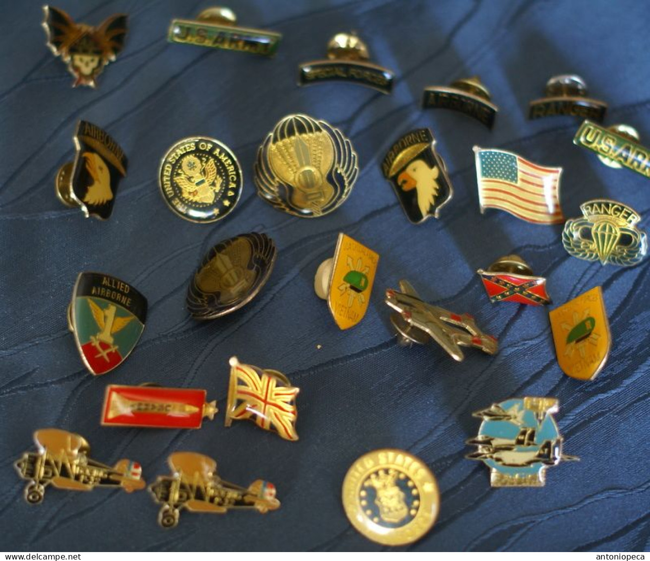 USA, COLLECTION 24 ORIGINAL DISTINTIVES - Luftwaffe