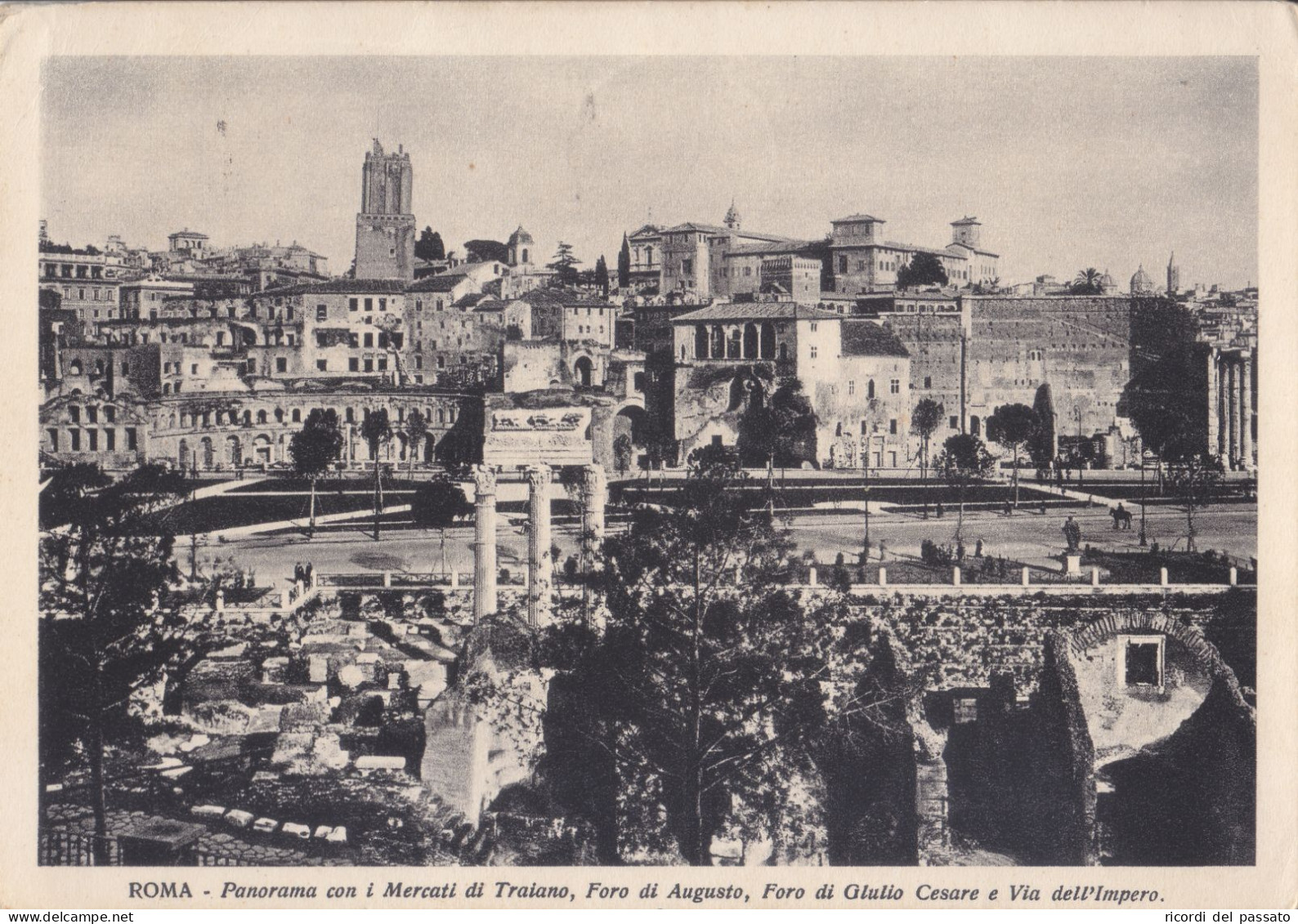 Cartolina Roma - Panorama Con I Mercati Di Traiano, Foro Di Augusto, Foro Di Giulio Cesare E Via Dell'impero - Panoramische Zichten, Meerdere Zichten