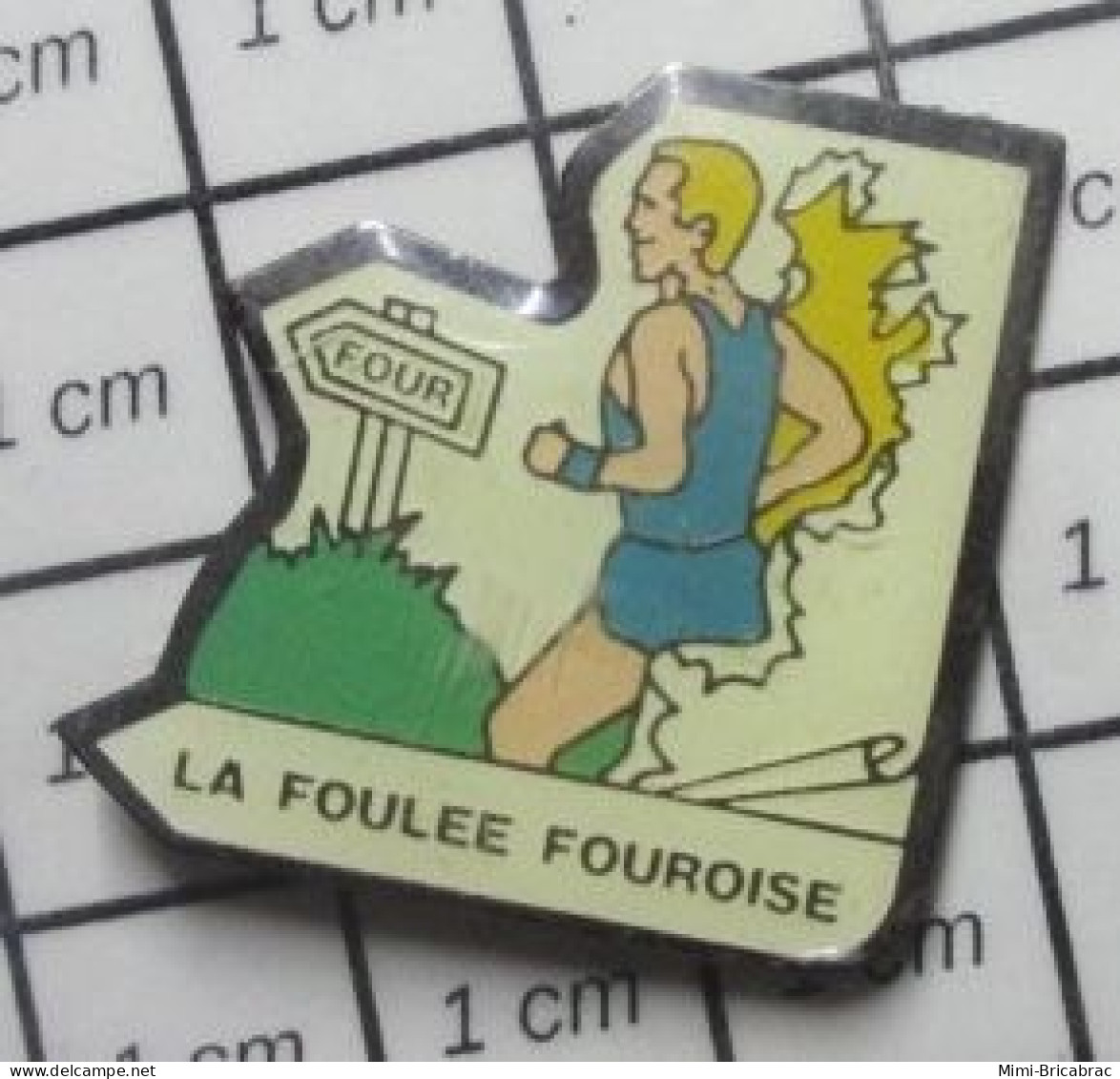 713K Pin's Pins : BEAU ET RARE / SPORTS / ATHLETISMe LA FOULEE FOUROISE - Atletiek