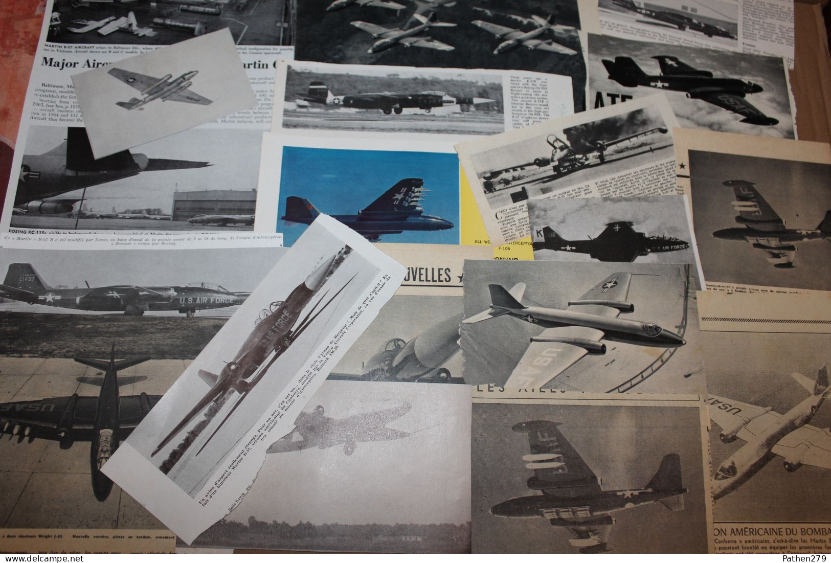 Lot De 100g D'anciennes Coupures De Presse De L'aéronef Américain Martin B-57 Et RB-57D - Fliegerei