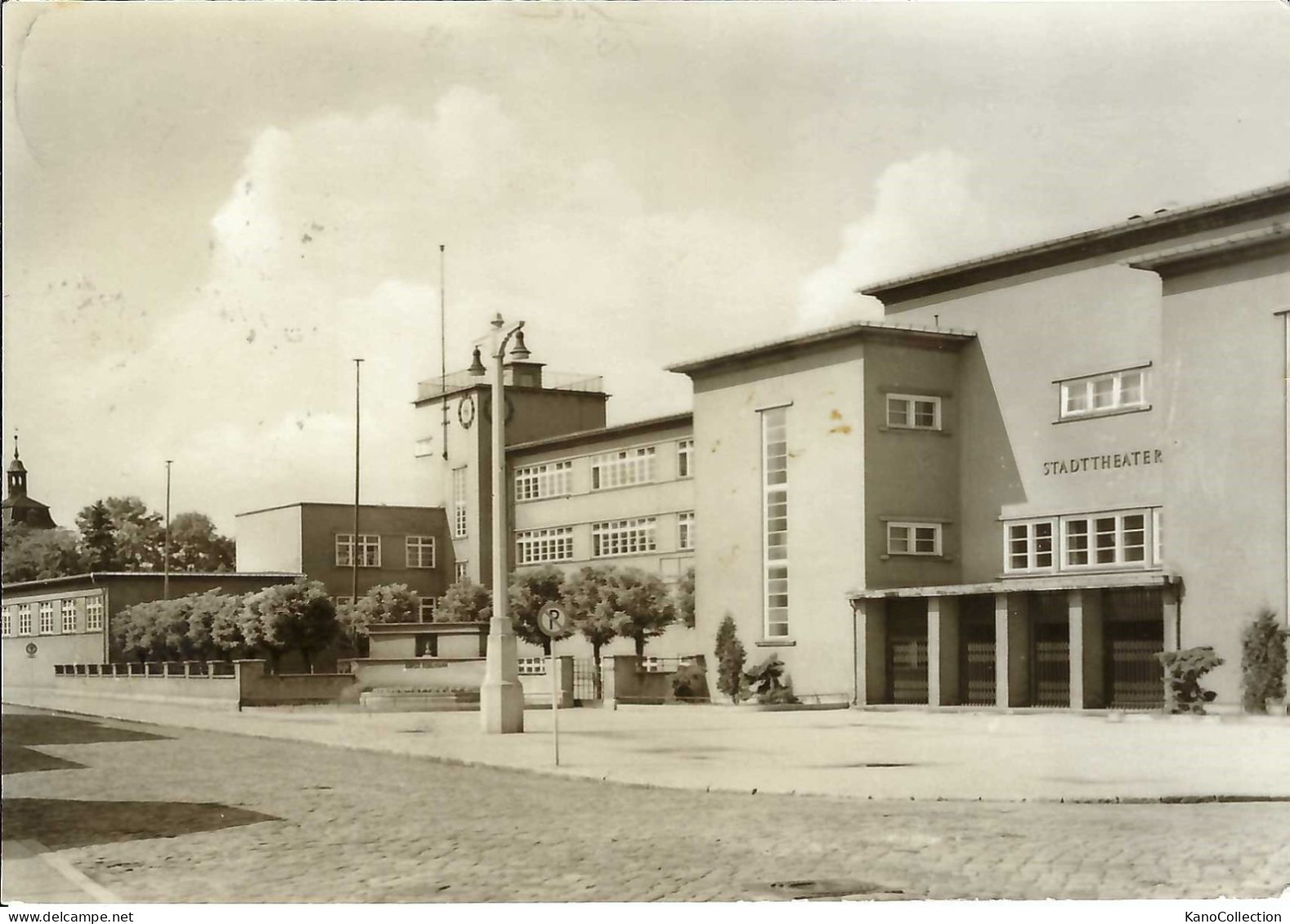 Luckenwalde, Stadttheater Und Ernst-Thälmann-Schule, DDR-Foto-AK, Gelaufen 1975 - Luckenwalde