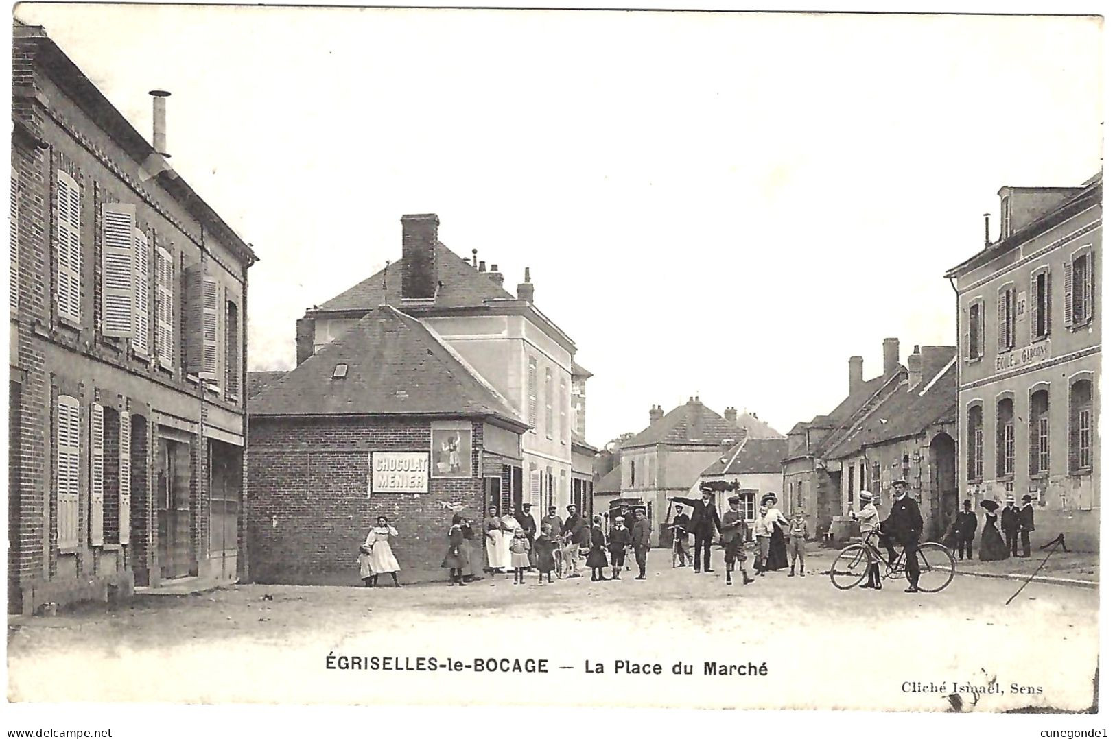 89 - YONNE :  EGRISELLES LE BOCAGE : La Place Du Marché - Bien Animée - Circulée En 1916 > Morlaix - Cliché Ismaël, Sens - Egriselles Le Bocage