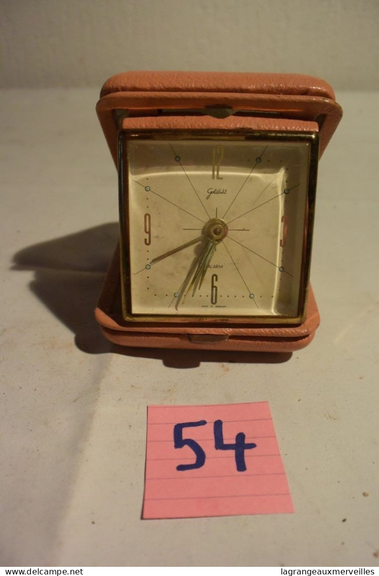 C54 Ancien Petit Réveil Vintage De Voyage - Alarm Clocks