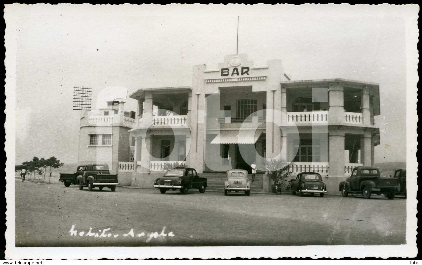 REAL PHOTO POSTCARD BAR LUSO LOBITO ANGOLA AFRICA POSTAL CARTE POSTALE CARS VOITURES MORRIS CHEVROLET HANSA BORGWARD - Angola