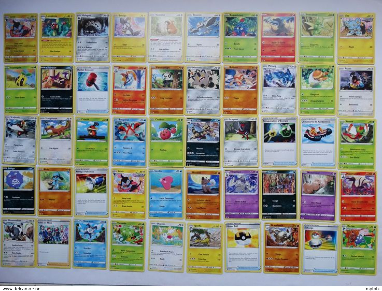 Lot N°1 De 50 Cartes Pokémon Différentes Cadeau Pour Un Collectionneur - Lots & Collections