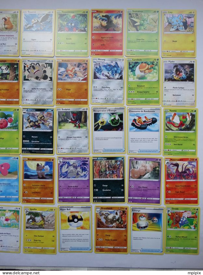 Lot N°1 De 50 Cartes Pokémon Différentes Cadeau Pour Un Collectionneur - Lots & Collections