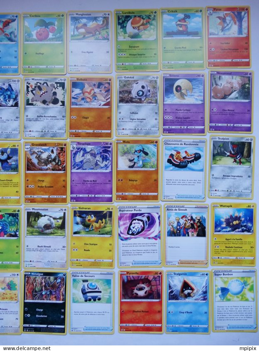 Lot N°2 De 50 Cartes Pokémon Différentes Cadeau Pour Un Collectionneur - Lots & Collections