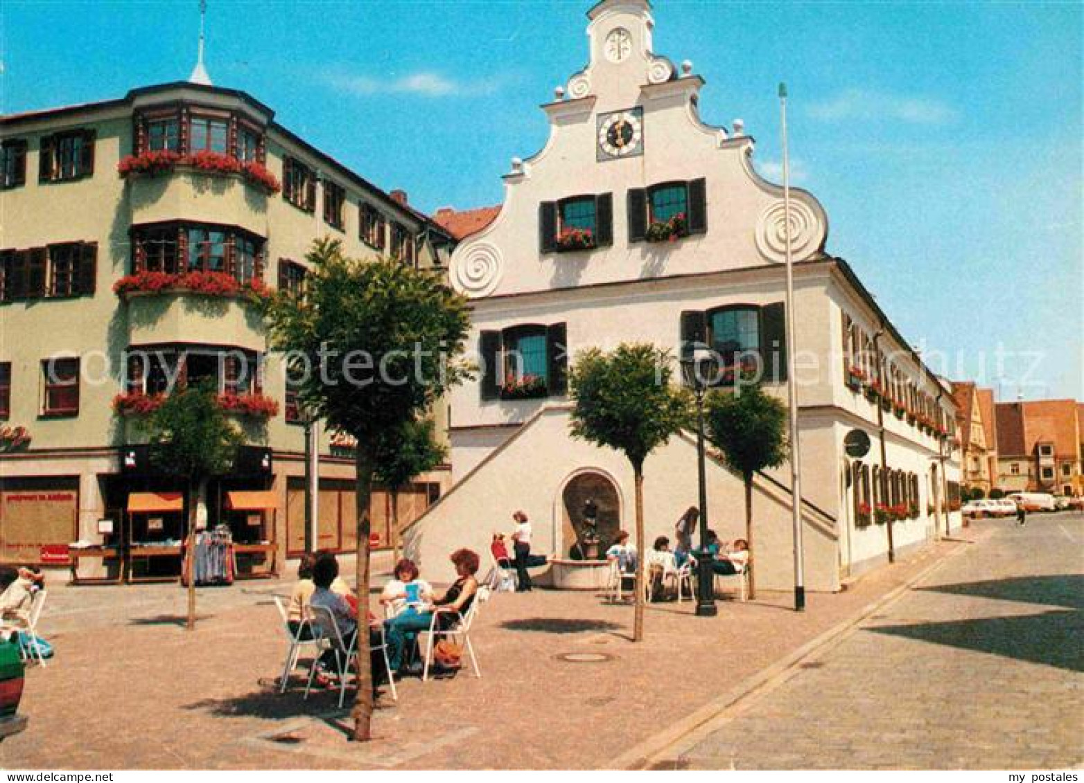 72751115 Aichach Innenstadt Fussgaengerzone Strassencafe Giebelhaus Aichach - Aichach