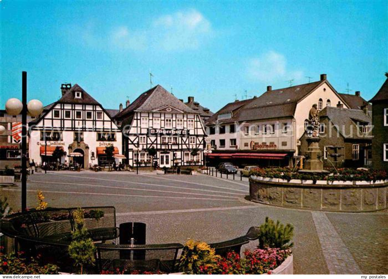 72749450 Brilon Marktplatz Brunnen Gaststaette Luftkurort Brilon - Brilon