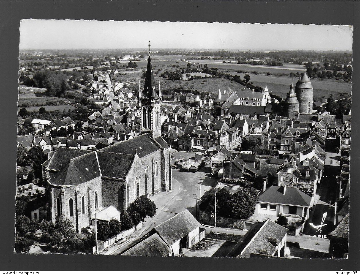 35 Chateaugiron Vue Générale édit. Lapie N° 10 Vue Aérienne ,  Manège De Fête Foraine - Châteaugiron