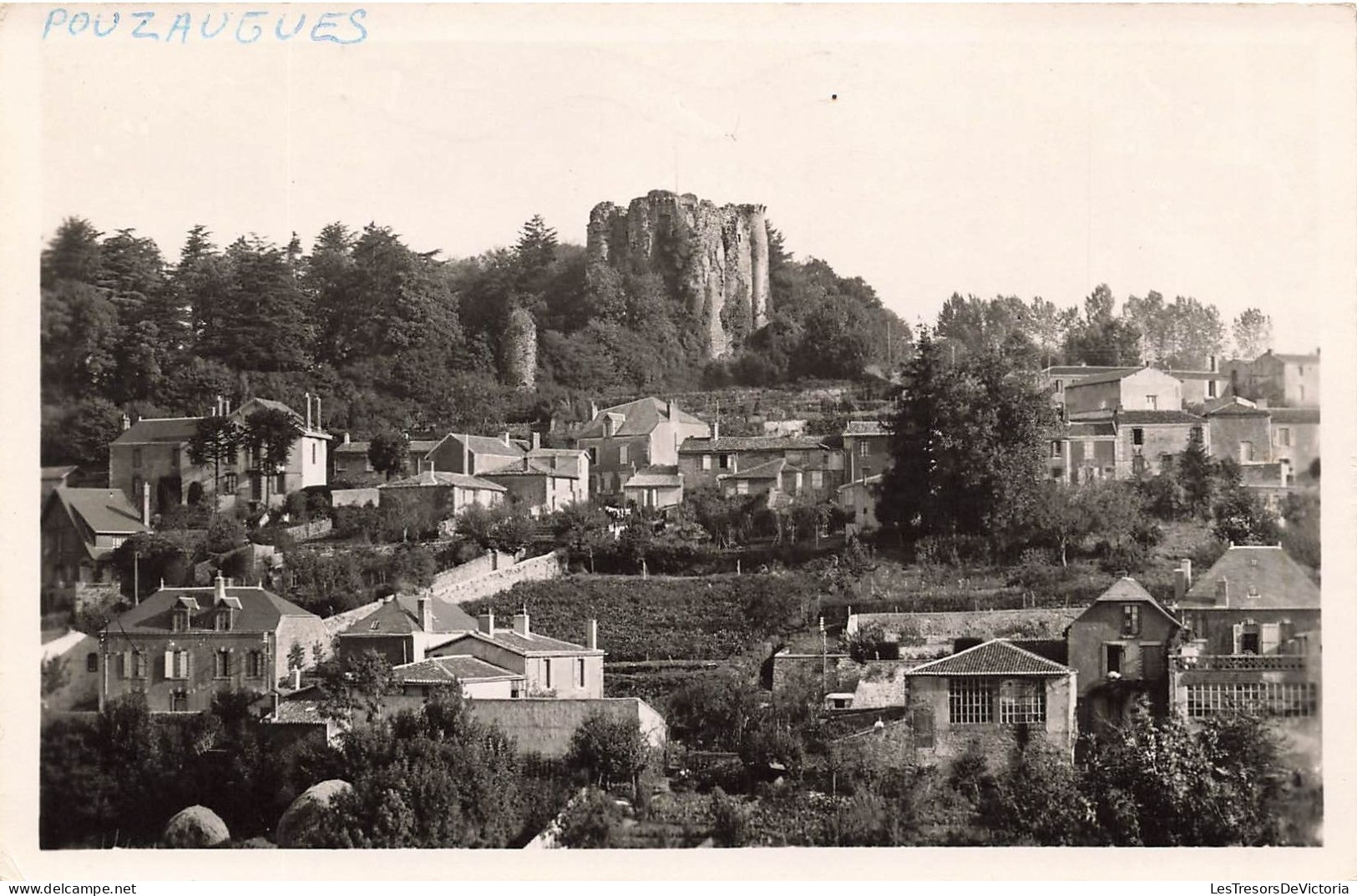 FRANCE - Pouzauges (Vendée) - Vue Générale Sur Le Vieux Château à L'extérieur - Carte Postale Ancienne - Pouzauges