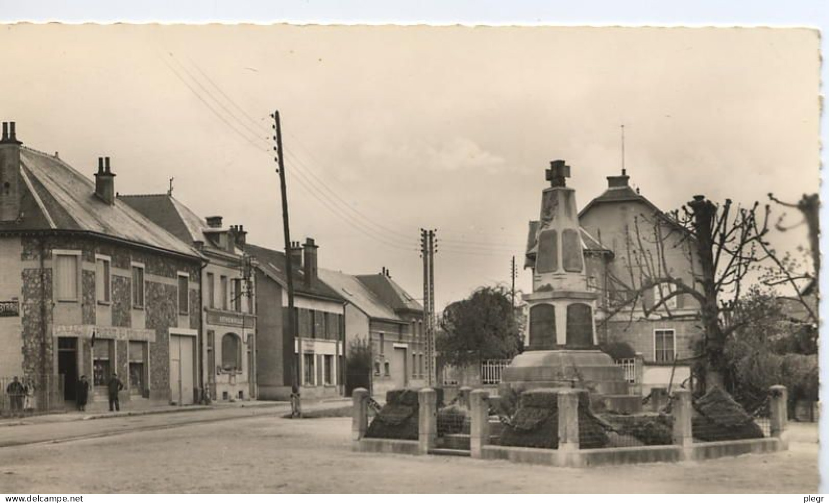 51054 01 01 - BETHENIVILLE - PLACE DU MONUMENT - Bétheniville