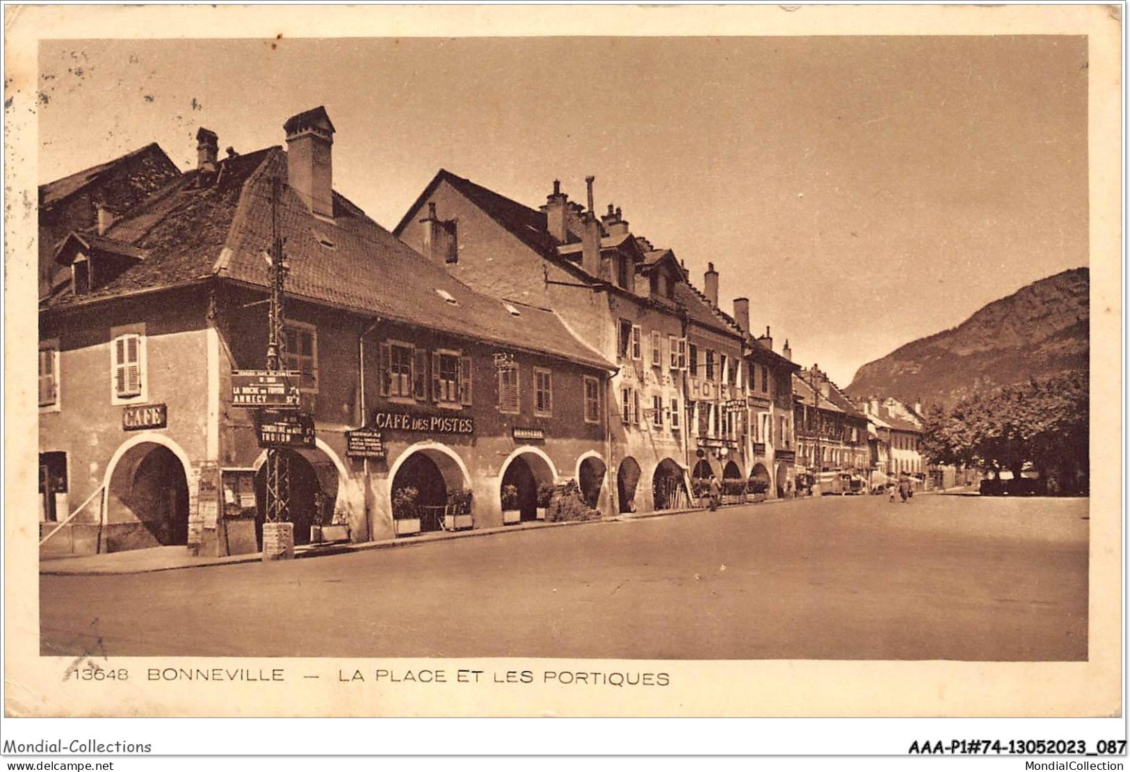 AAAP1-74-0023 - BONNEVILLE - La Place Et Les Portique - Café Des Postes, Hôtel - Bonneville