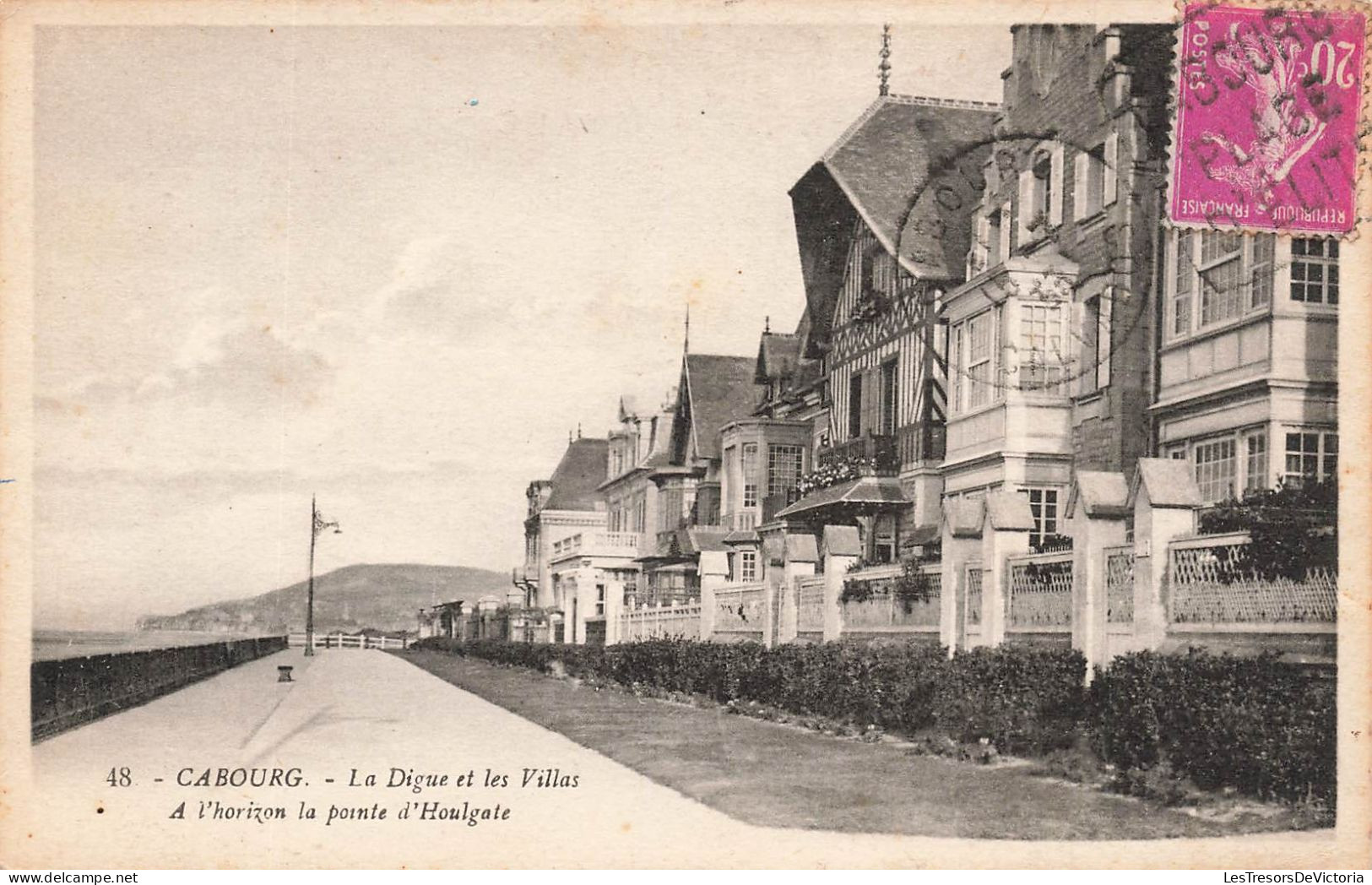 FRANCE - Cabourg - Vue Sur La Digue Et Les Villas - A L'horizon La Pointe D'Houlgate - Carte Postale Ancienne - Cabourg