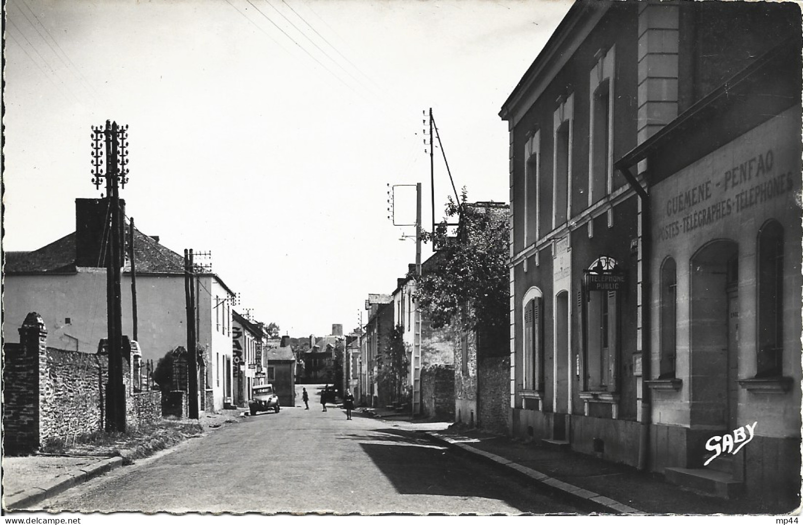 1B  ---  44  GUEMENE-PENFAO   Rue De La Poste - Guémené-Penfao