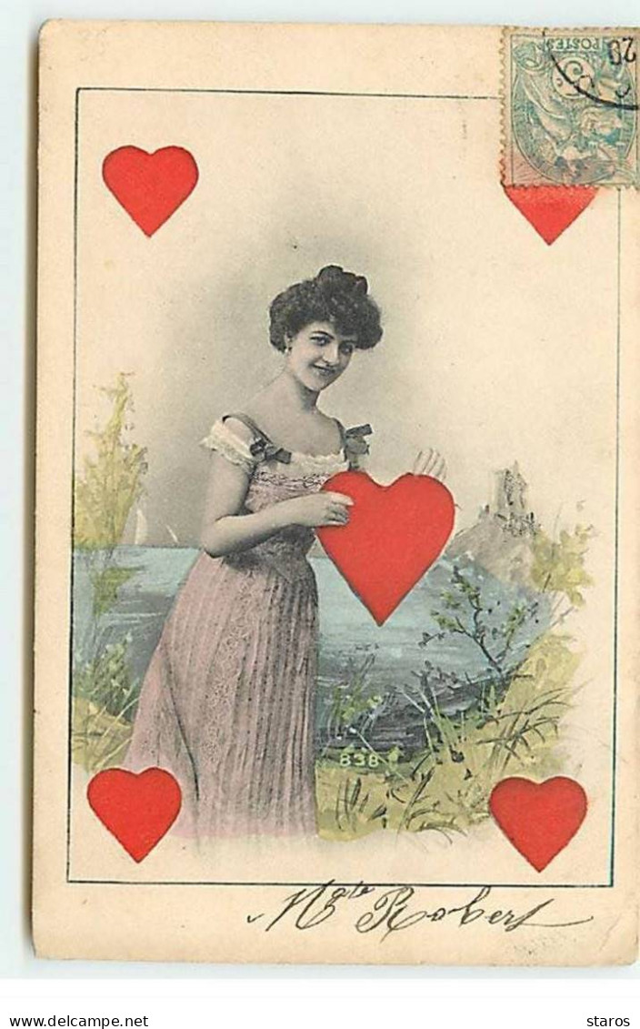 Carte à Jouer - Femme Tenant Un Coeur, Carte 5 De Coeurs - Speelkaarten