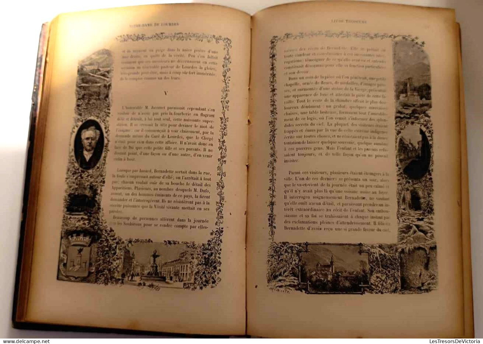 Livre En Français - Notre Dame De Lourdes Par Henri Laserre - Edition Illustrée D'encadrements Variés - Dim 20/28/4,5cm - Religion