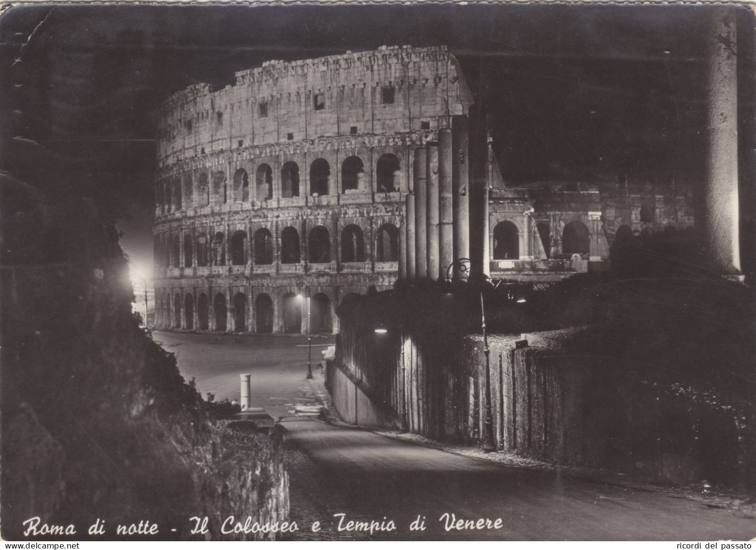 Cartolina Roma Di Notte - Il Colosseo E Tempio Di Venere - Colisée