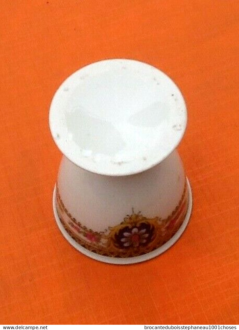 Années 1930 Coquetier Sur Piédouche En Porcelaine - Coquetiers