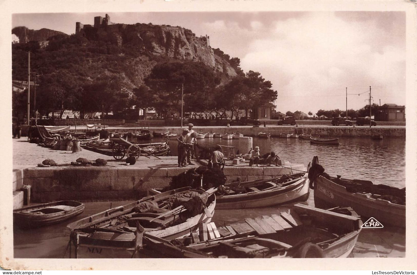 FRANCE - Cassis - Vue Générale Au Loin - Le Port Et Le Vieux Château - Animé - Carte Postale Ancienne - Cassis