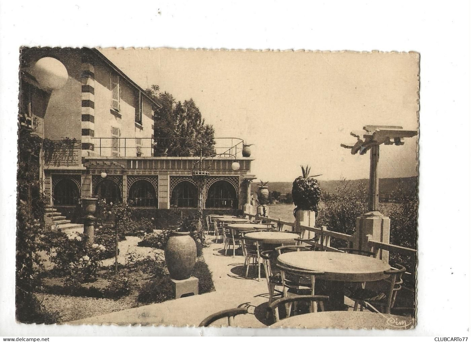 Condrieu (69) : La Terrasse De L'Hotel Beau-Rivage En 1934 GF. - Condrieu