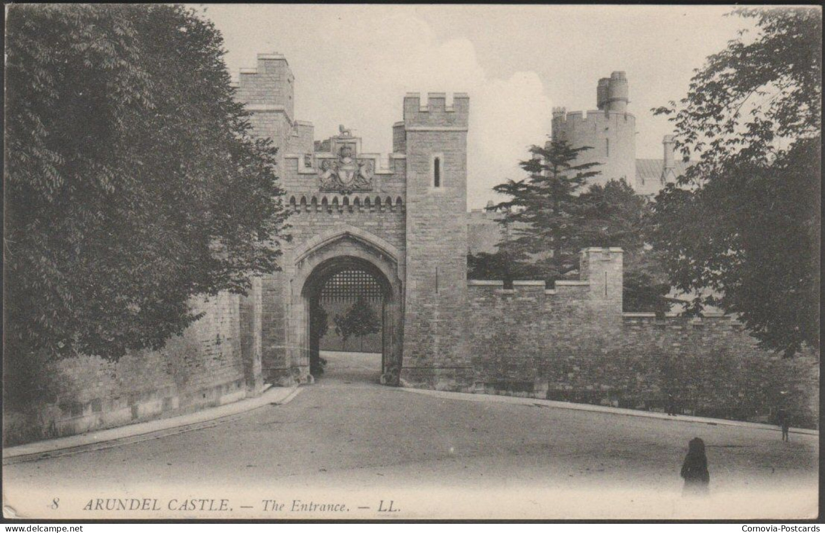 The Entrance, Arundel Castle, Sussex, C.1910 - Lévy Postcard LL8 - Arundel