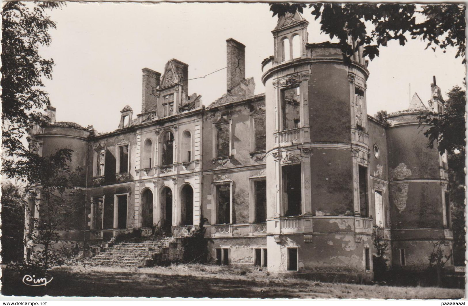 LUCHE  RUINES DU CHATEAU DE MERVE - Luche Pringe