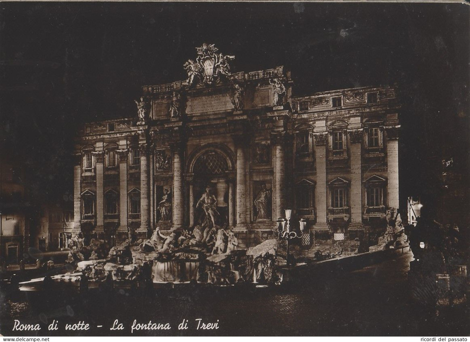 Cartolina Roma Di Notte - La Fontana Di Trevi - Fontana Di Trevi