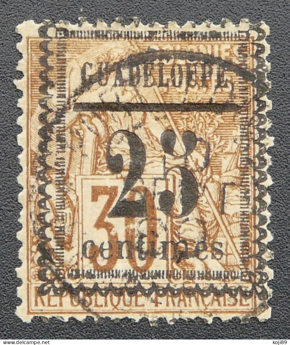 GUADELOUPE  -  N° 9  III     -  Oblitéré   -   TTB  -  Variété - Autres & Non Classés