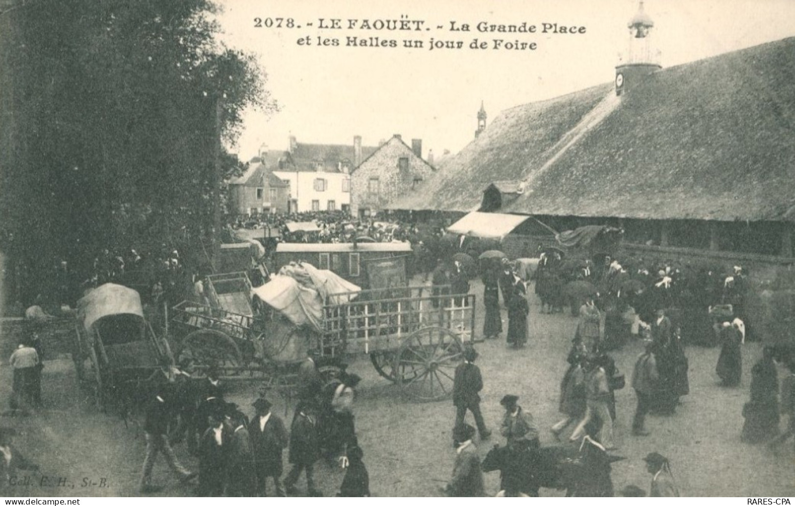 56 LE FAOUET - La Grande Place Et Les Halles Un Jour De Foire  / TTB / RARE - Le Faouet