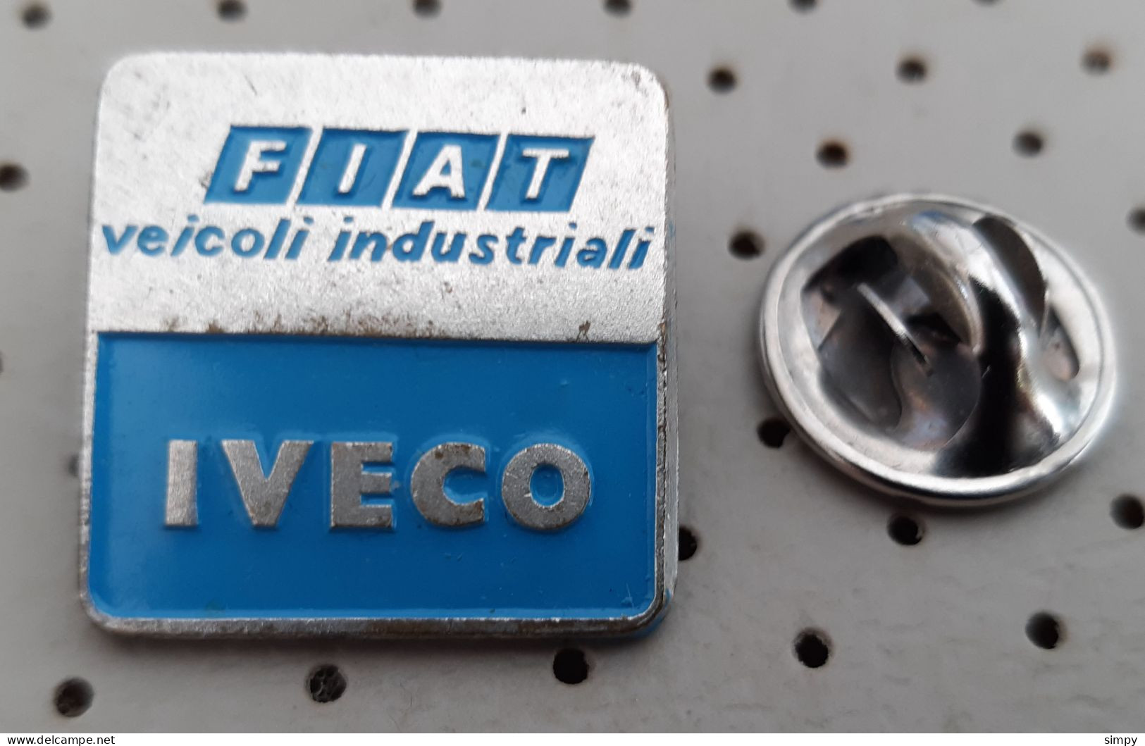 FIAT IVECO Car Logo Italy Vintage Pin Badge Size 17x17mm - Fiat