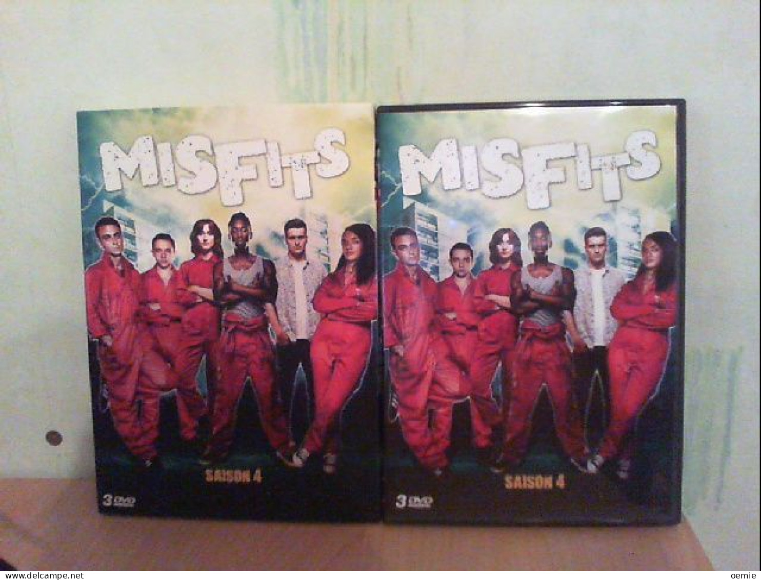 MISFITS  L 'INTEGRAL  DE LA  SAISON  4  ( 3 DVD  )  8   EPISODES   DE  50  Mm  ENVIRON - Policiers