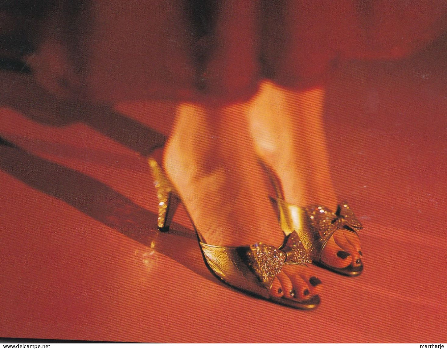 Postcardbook SHOES - 1998 - 28 IMAGES that Skip, Stride, and Strut through SHOE HISTORY