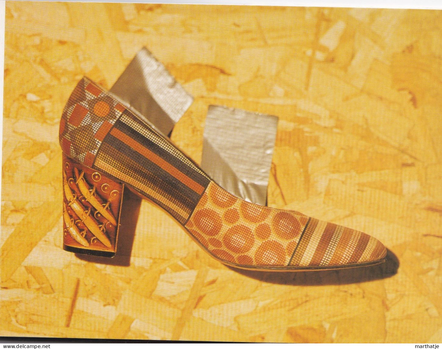 Postcardbook SHOES - 1998 - 28 IMAGES that Skip, Stride, and Strut through SHOE HISTORY