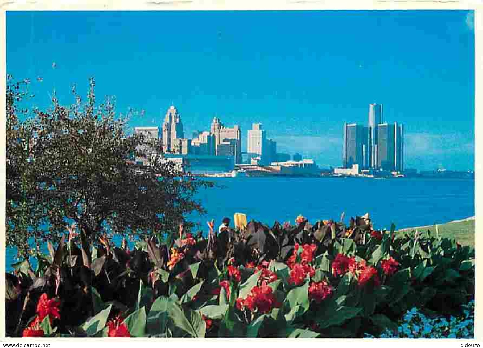 Etats Unis - Detroit - This Dramatic View Of The Eastern Shore Of Détroit Shows Dieppe Park - Buildings - Fleurs - Carte - Detroit