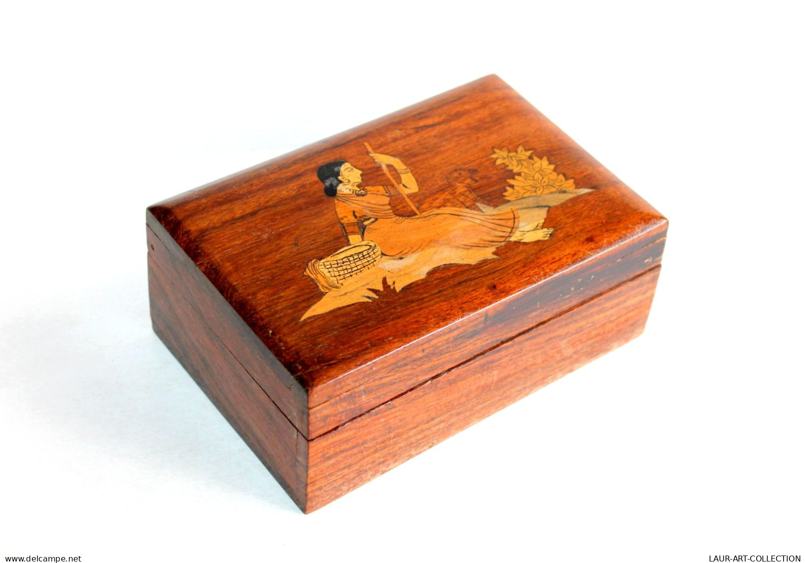 INDE, JOLI COFFRET BOITE, MARQUETERIE EN BOIS, DECOR FEMME Et AGNEAU 15,5x10x6cm / ART DECORATIF ASIATIQUE ASIE (1202.1) - Boxes