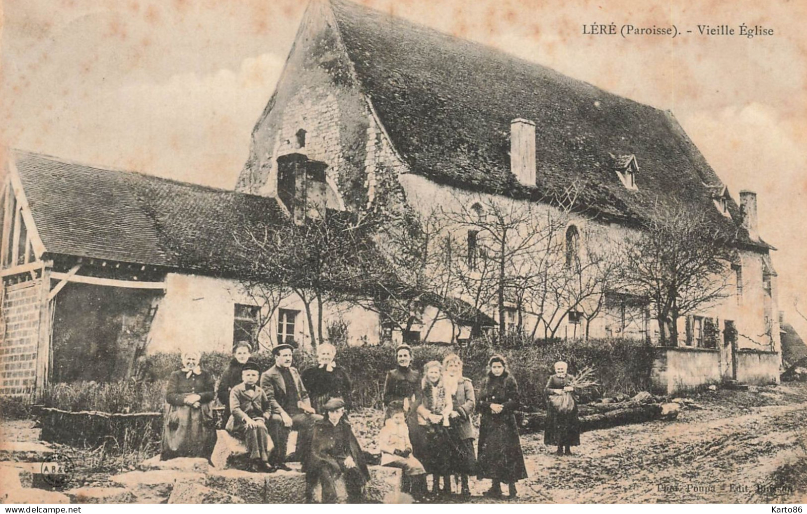 Léré * Un Coin Du Village Et Vieille église * Villageois Enfants - Lere