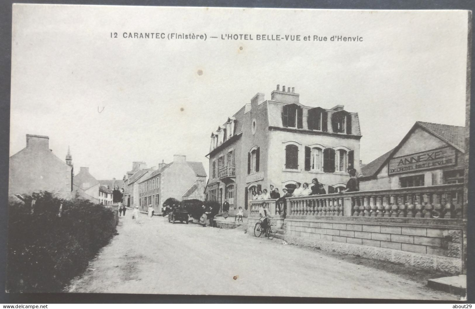 CPA 29 CARANTEC - RARE - L'Hotel Belle Vue Et Rue D'HENVIC - NL 12 - Réf. C 27 - Carantec