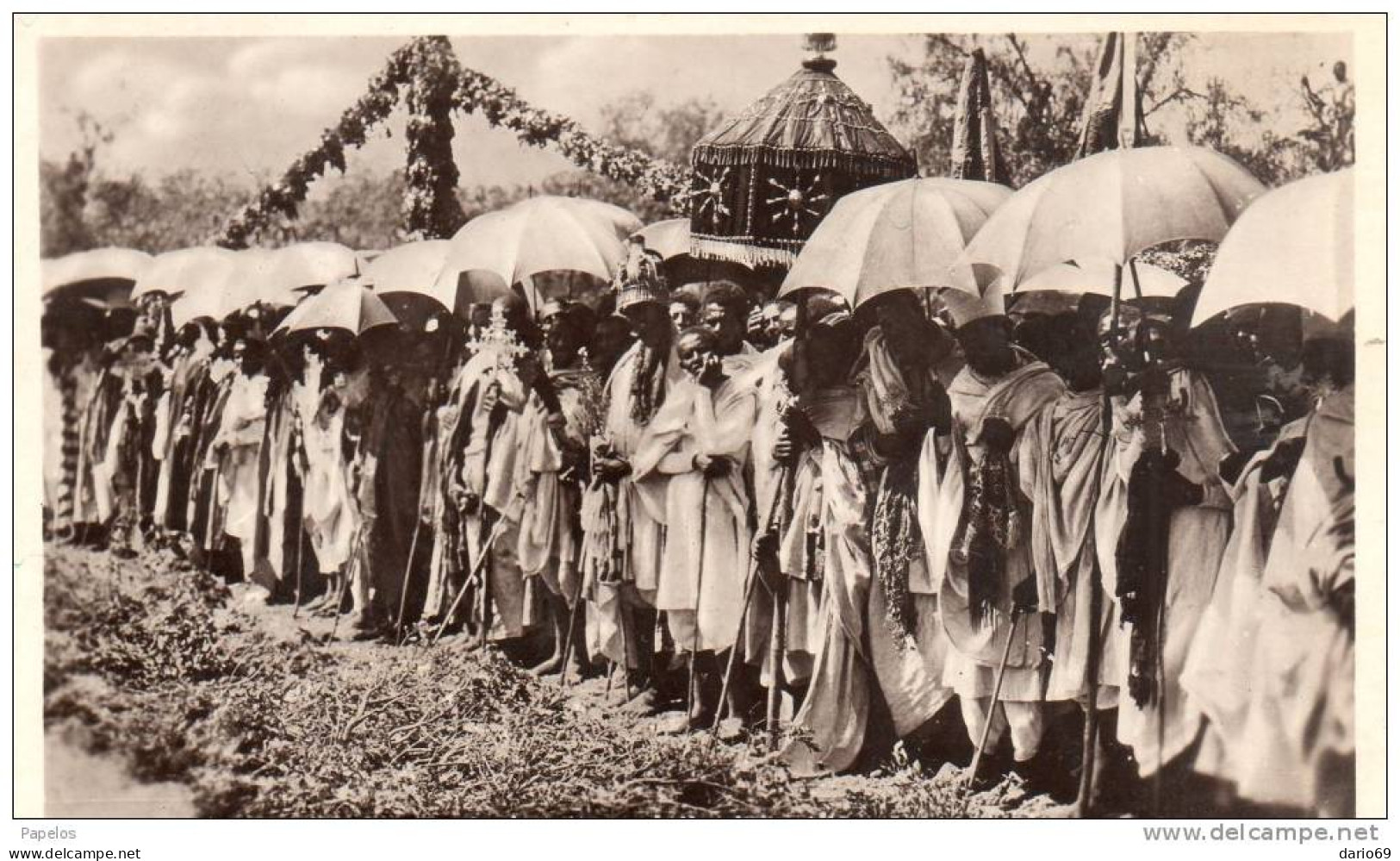 ERITREA - SOTTO AL SOLE IN ATTESA DELLE AUTORITA' - Eritrea