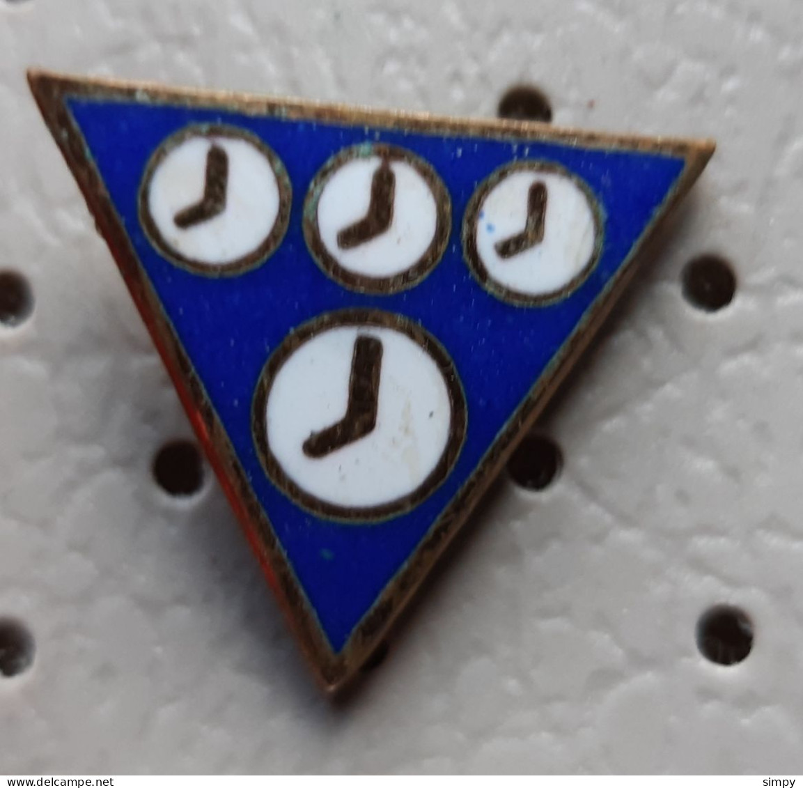 ICE HOCKEY Vintage Enamel Pin - Wintersport