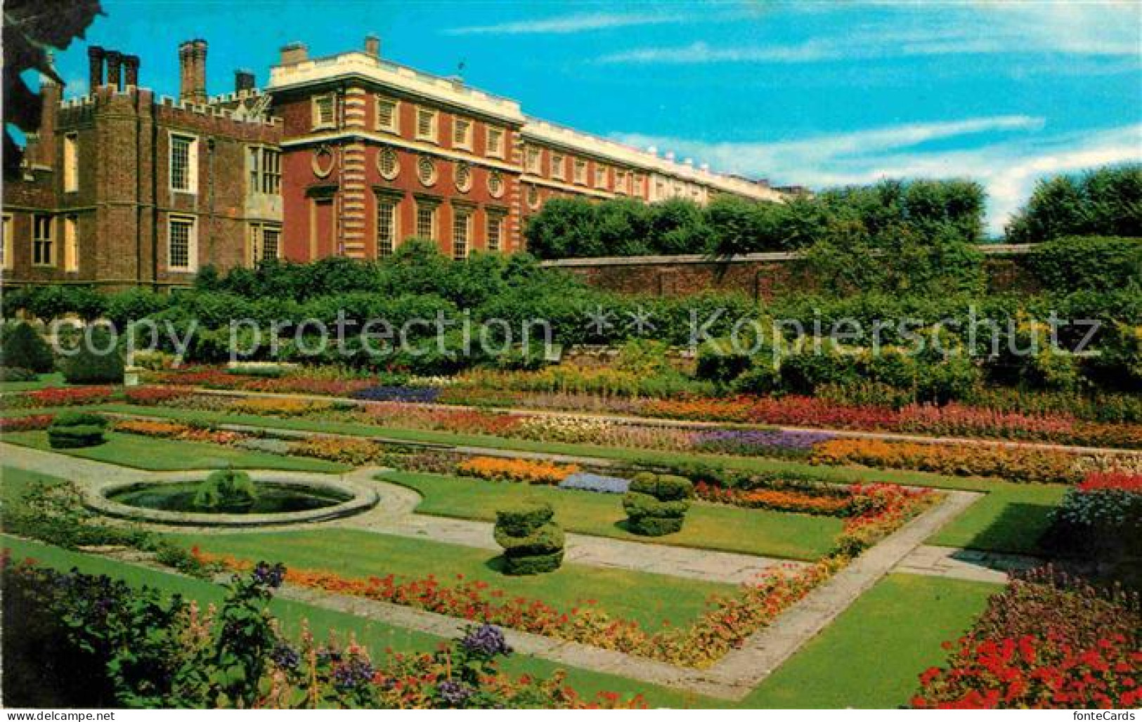 72780013 Hampton Court Kings Privy Garden Hampton Court - Herefordshire