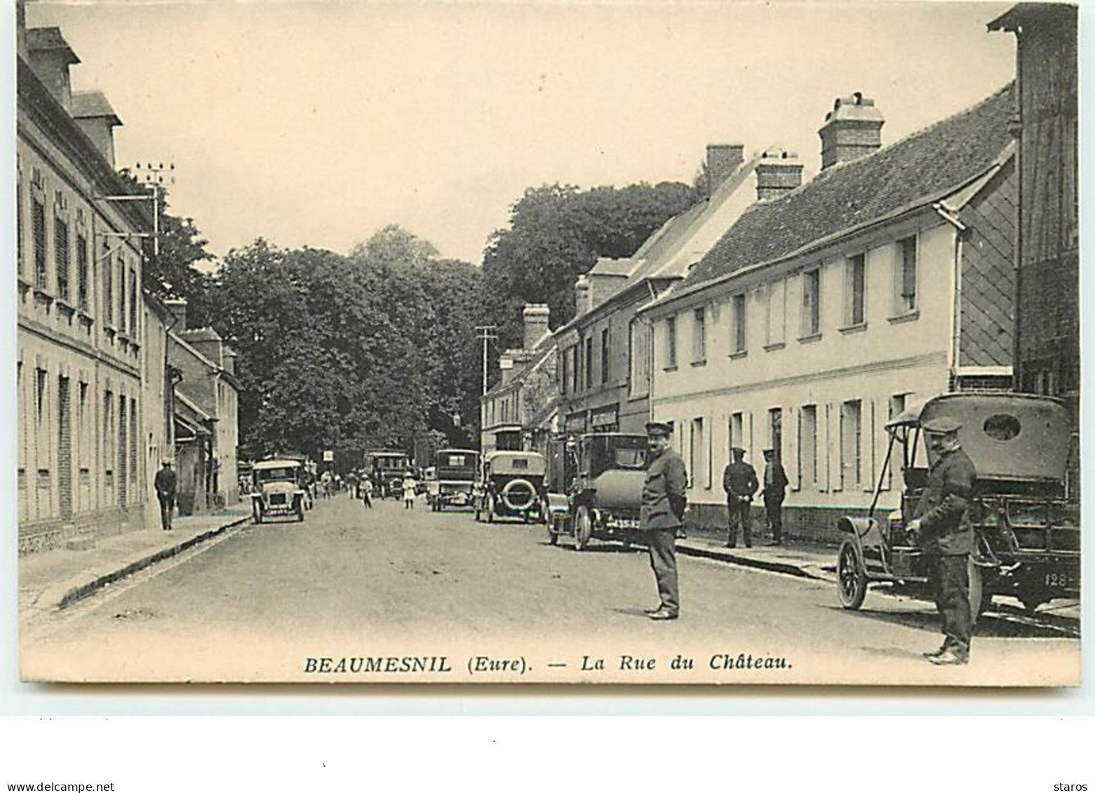 BEAUMESNIL - La Rue Du Château - Beaumesnil